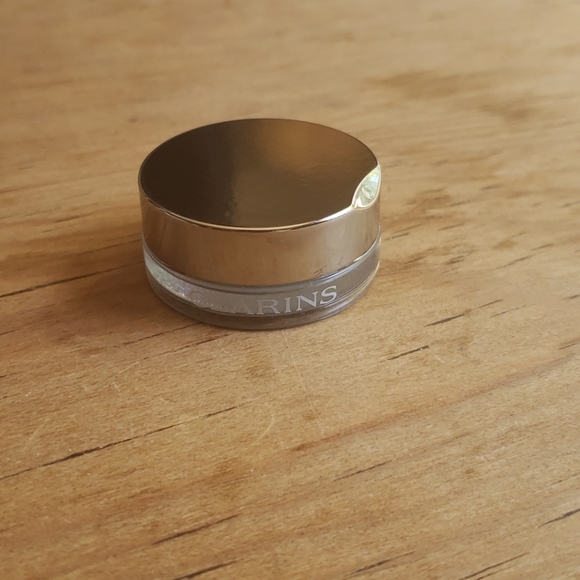 Clarins Ombre Iridescent Eyeshadows Silver Green - Picture 3 of 5